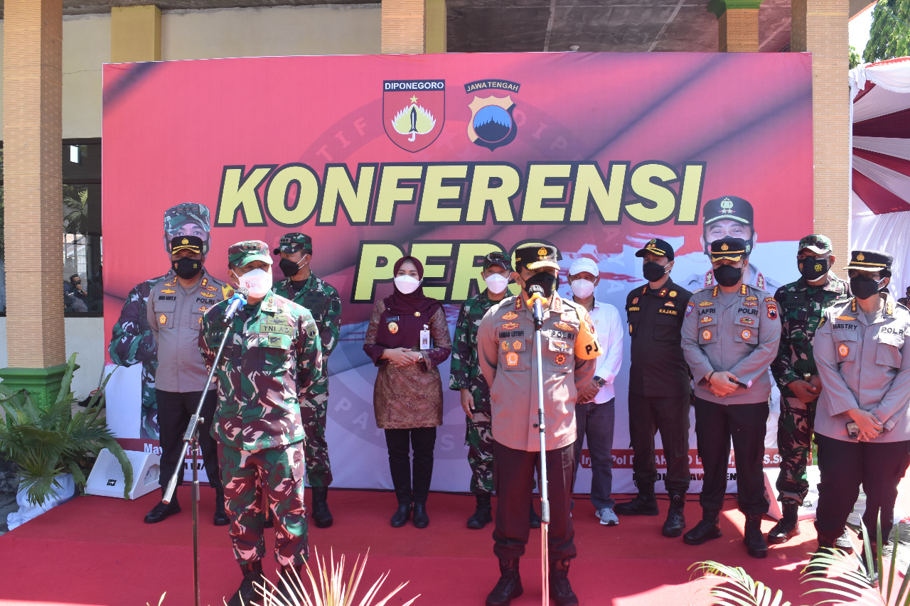 Pangdam IV/Diponegoro Bersama Kapolda Jateng Tinjau Vaksinasi Di Demak